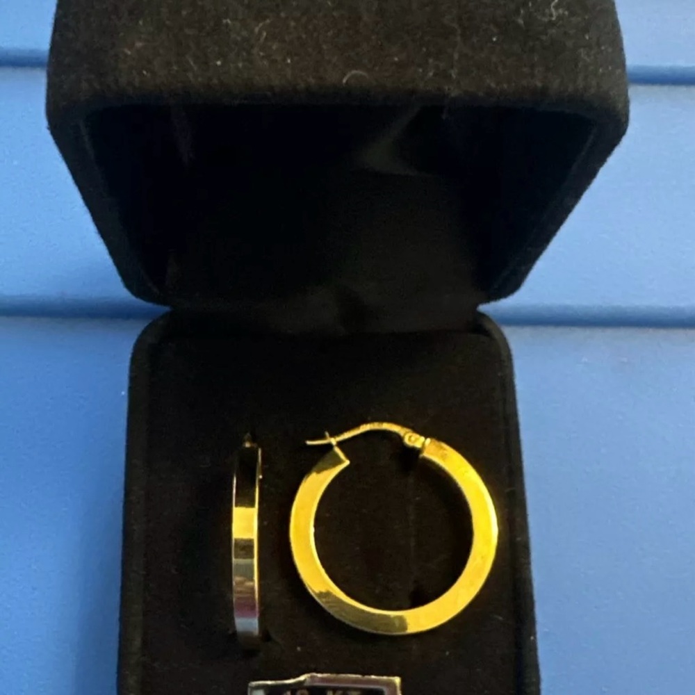 New 18kt Solid Gold Chunky Hoop Earrings Italy 750 Milor. 2.7g SOLD